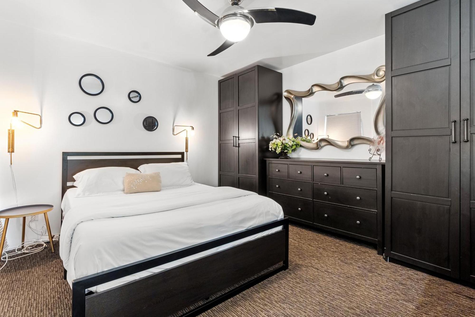 Primo Location - Heated Pool & Parking