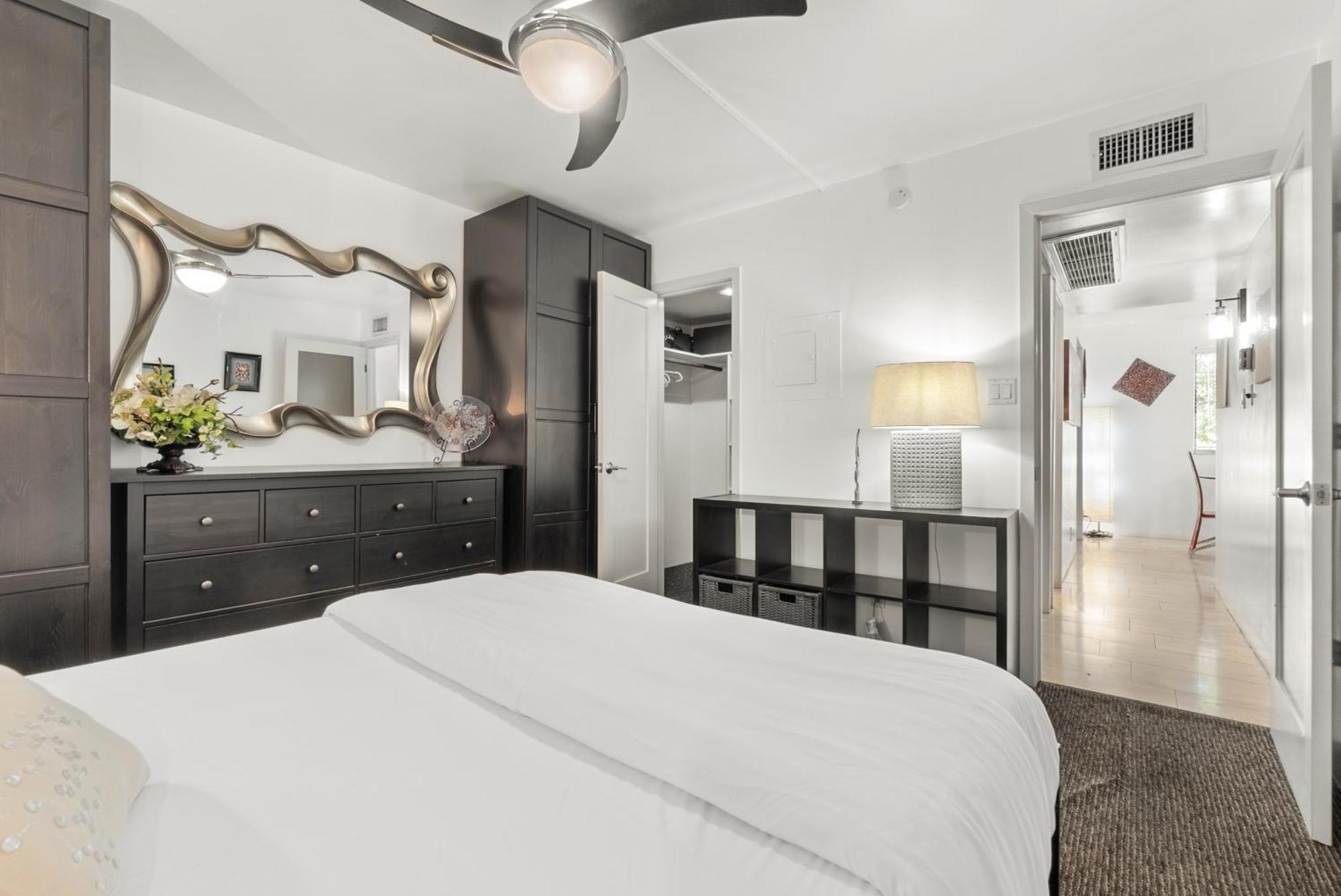 Primo Location - Heated Pool & Parking