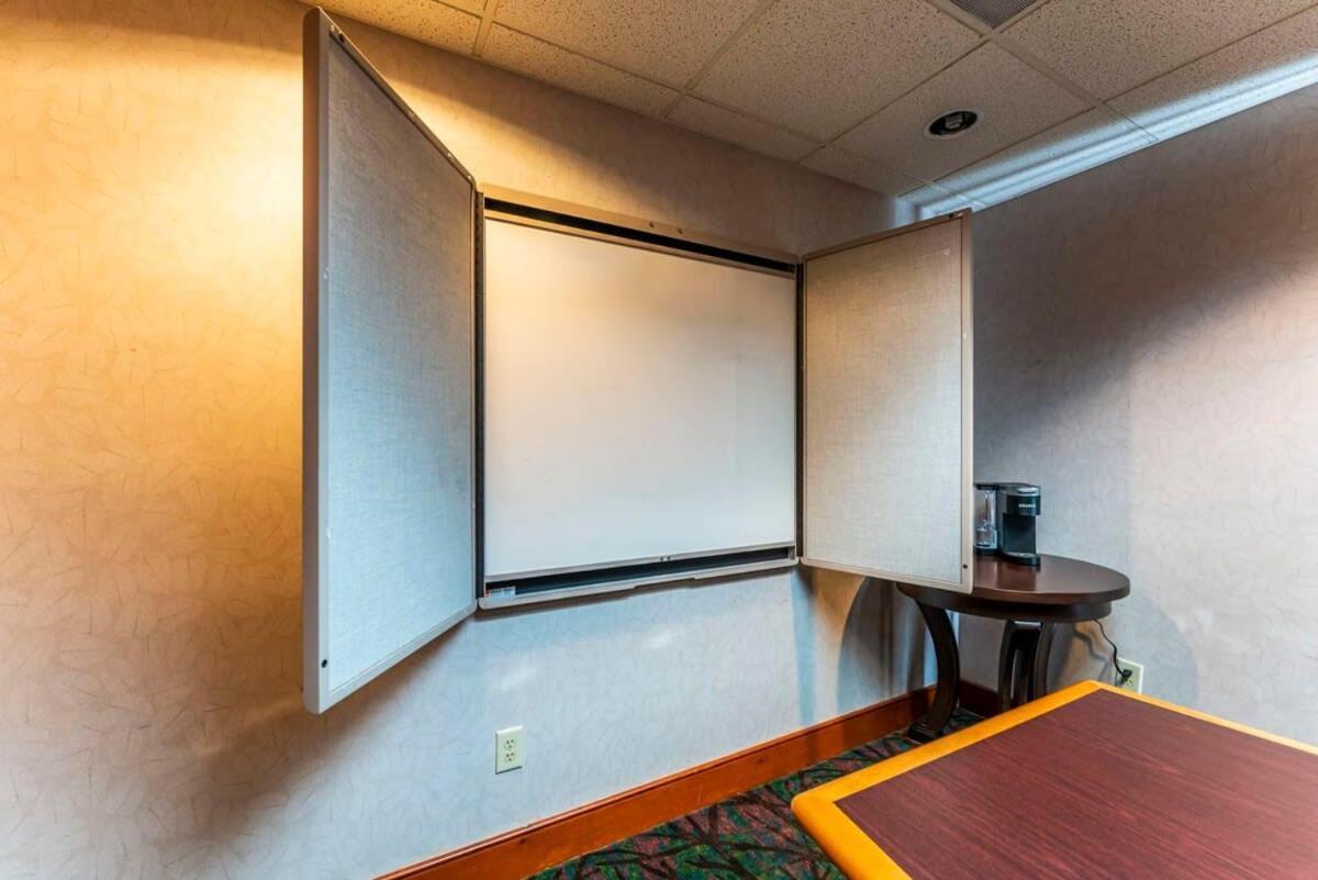 2 Bd 2 Ba Furnished King Beds