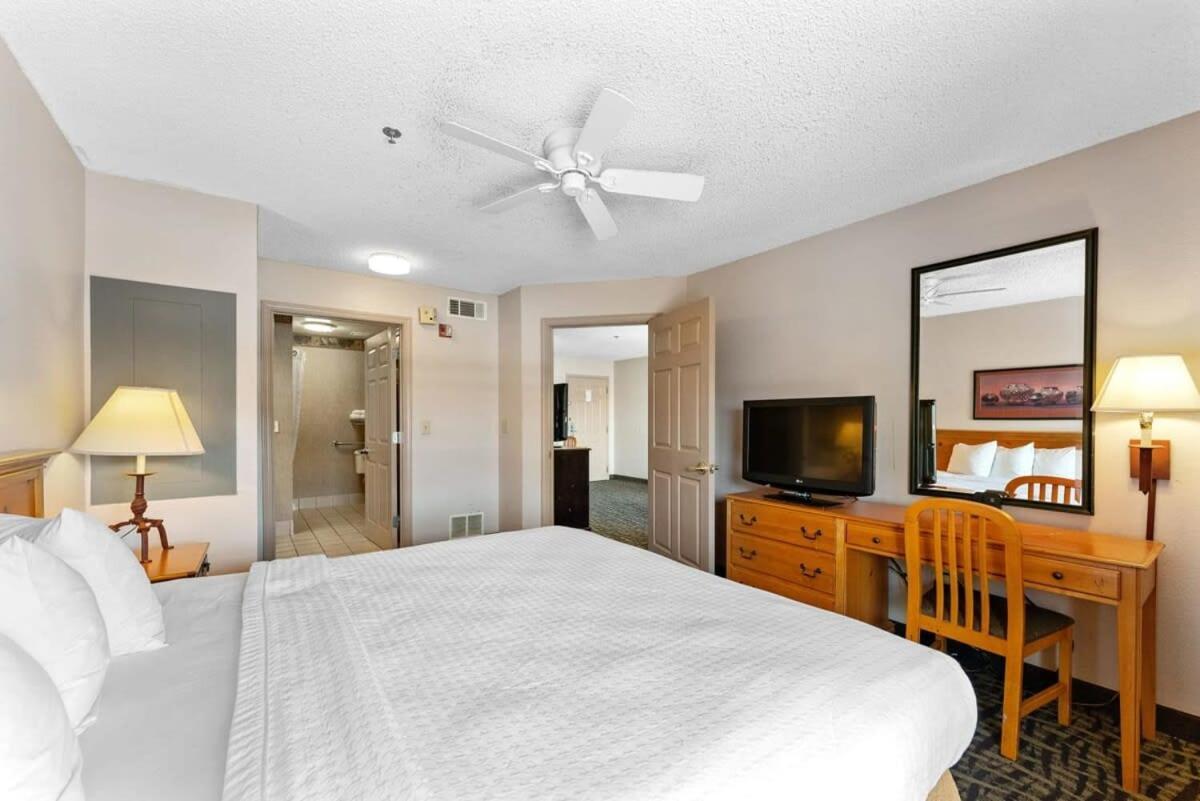 2 Bd 2 Ba Furnished King Beds *