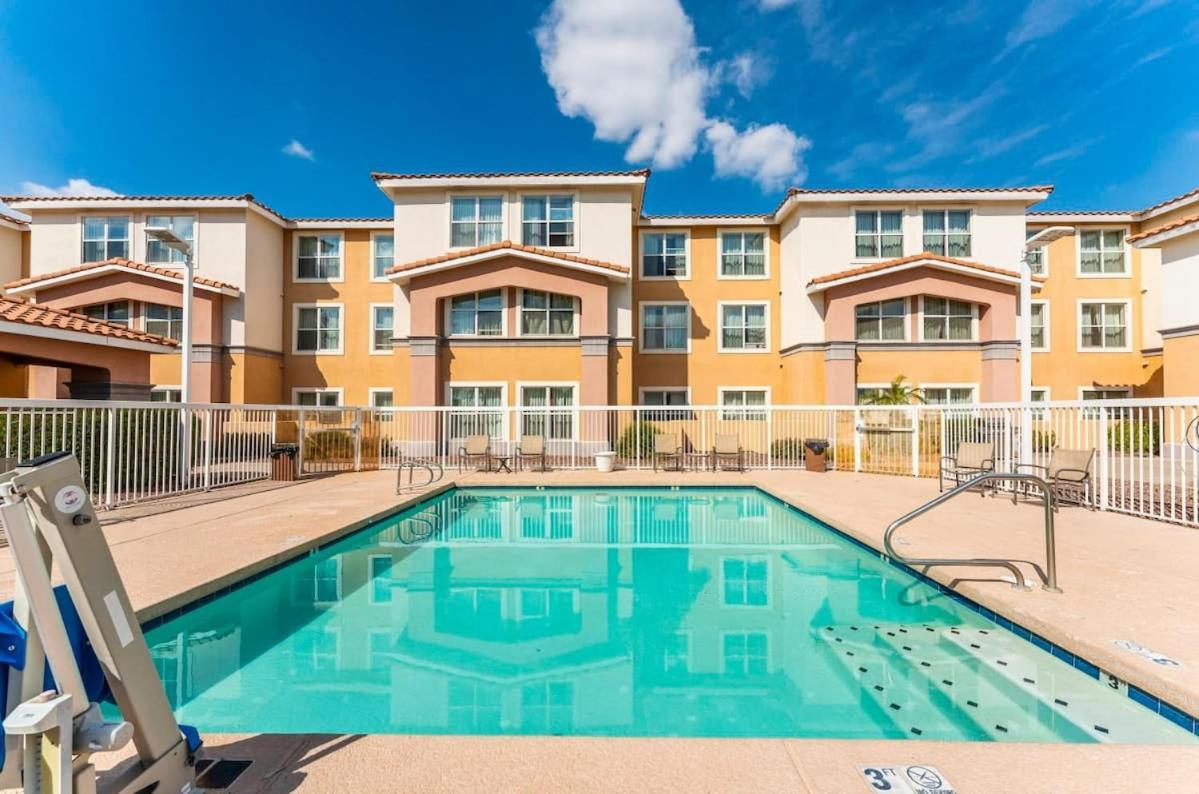 2 Bd 2 Ba Furnished King Beds
