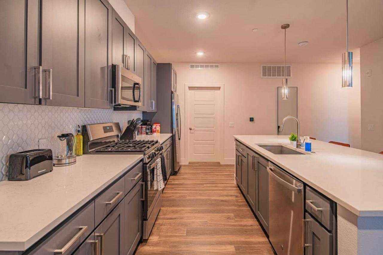 Cozy 1br Kierland Commons, Tpc Golf, Pool, Gym, W-d * Scottsdale