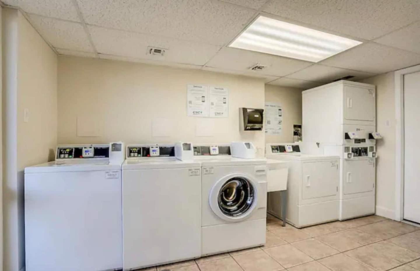 Holiday home Heated Pool & Hot Tub-walk To Old Town Condo! *