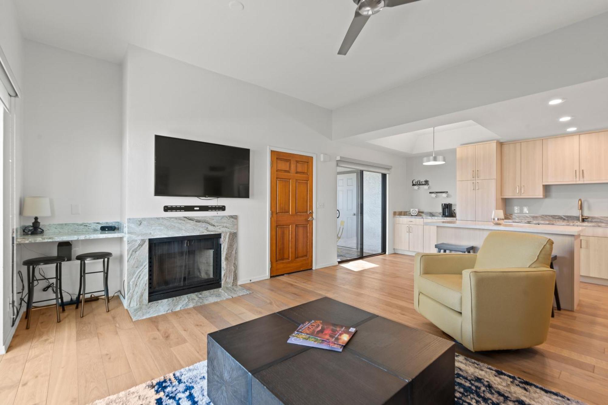 Spacious 1br W Patio & Close To Old Town *