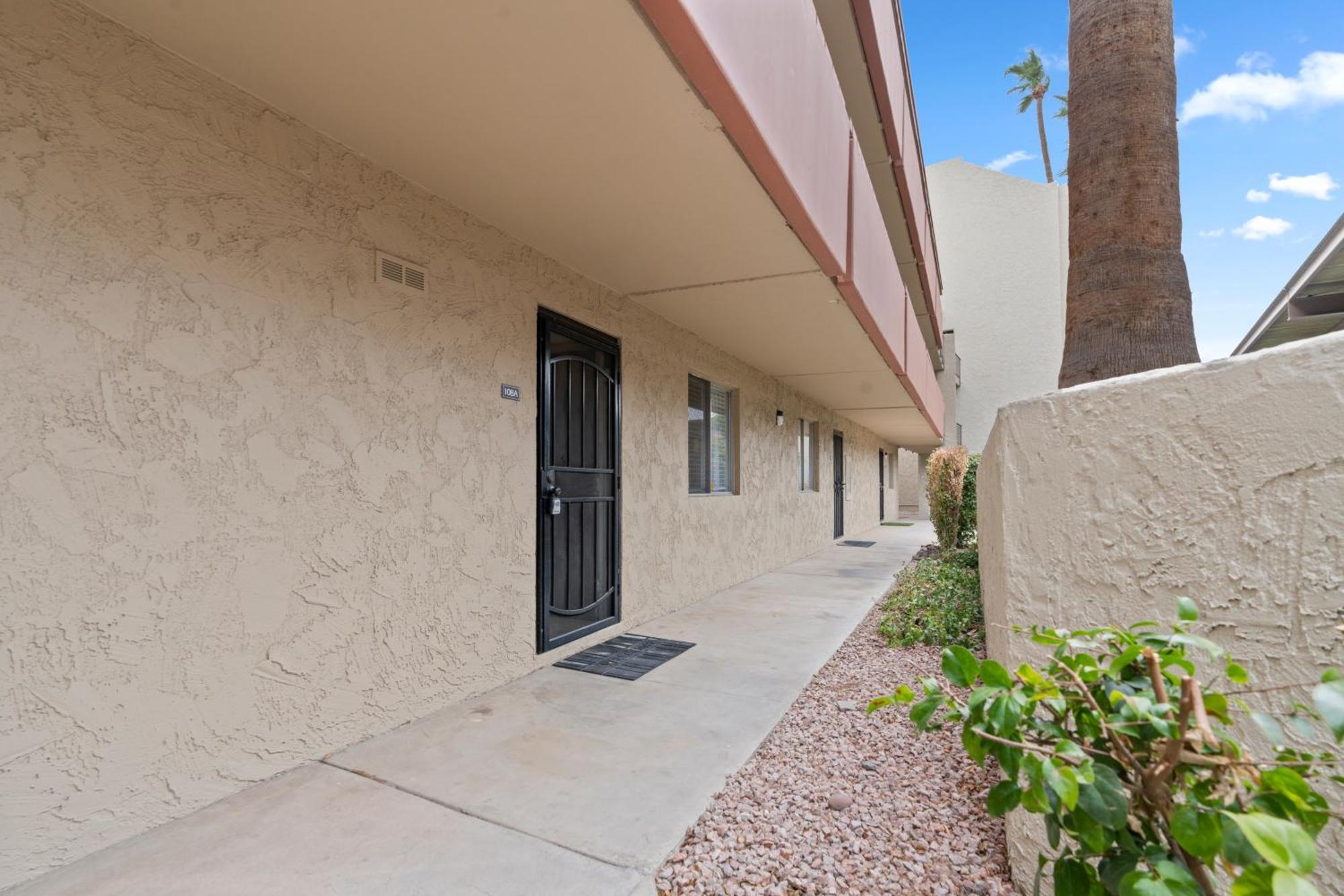 Cozy 2br W Pool Near Old Town