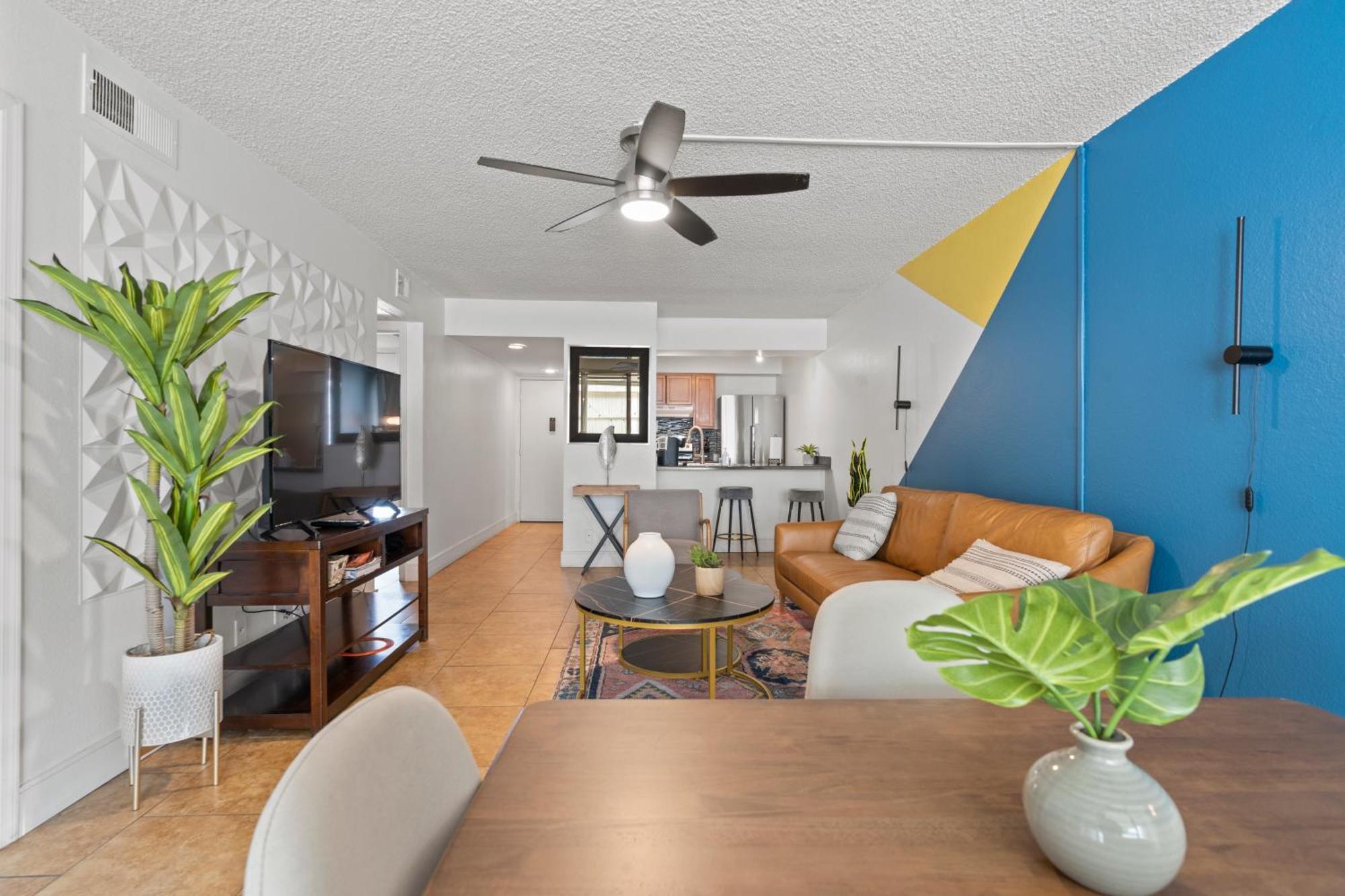 Cozy 2br W Pool Near Old Town