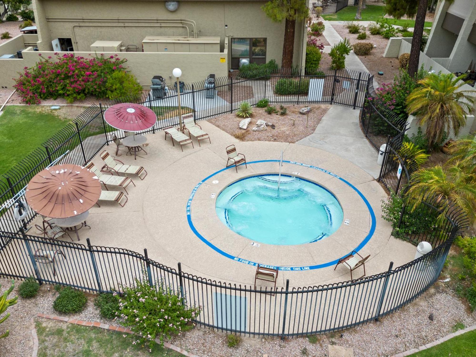 Cozy 2br W Pool Near Old Town *