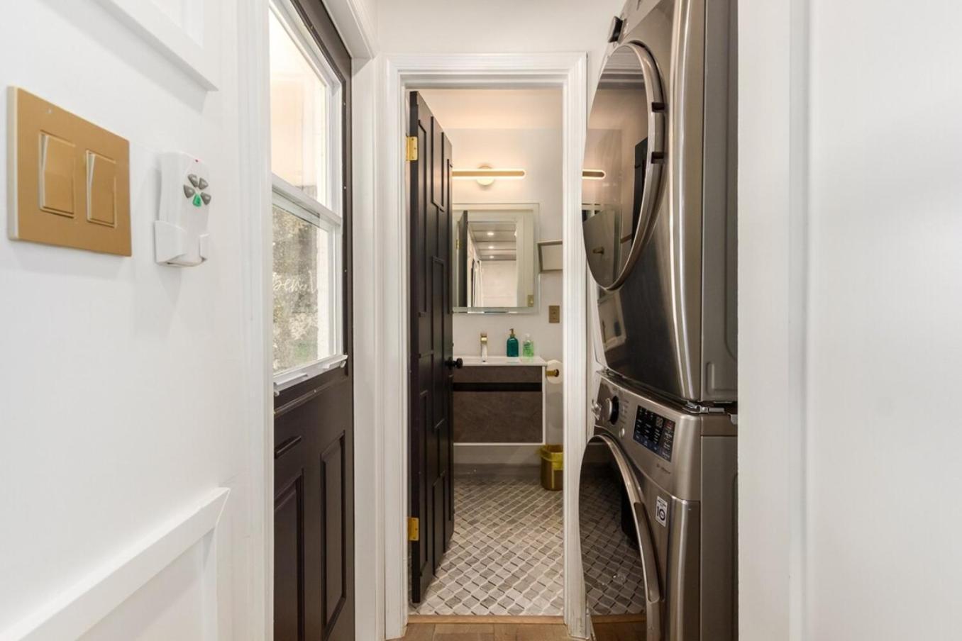 Sophisticated Luxury W Heated Pool, Ev Charger *