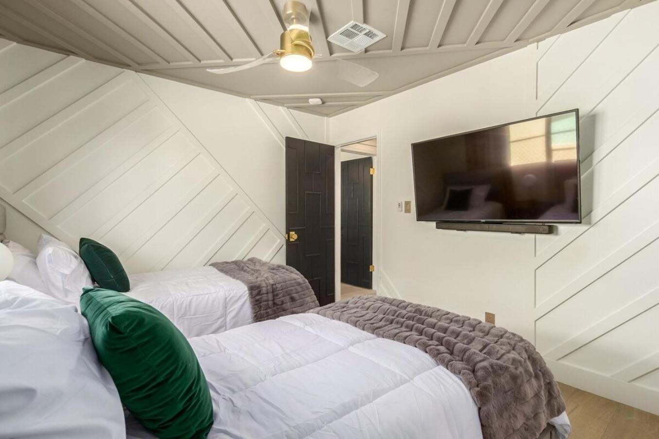 Sophisticated Luxury W Heated Pool, Ev Charger Holiday home