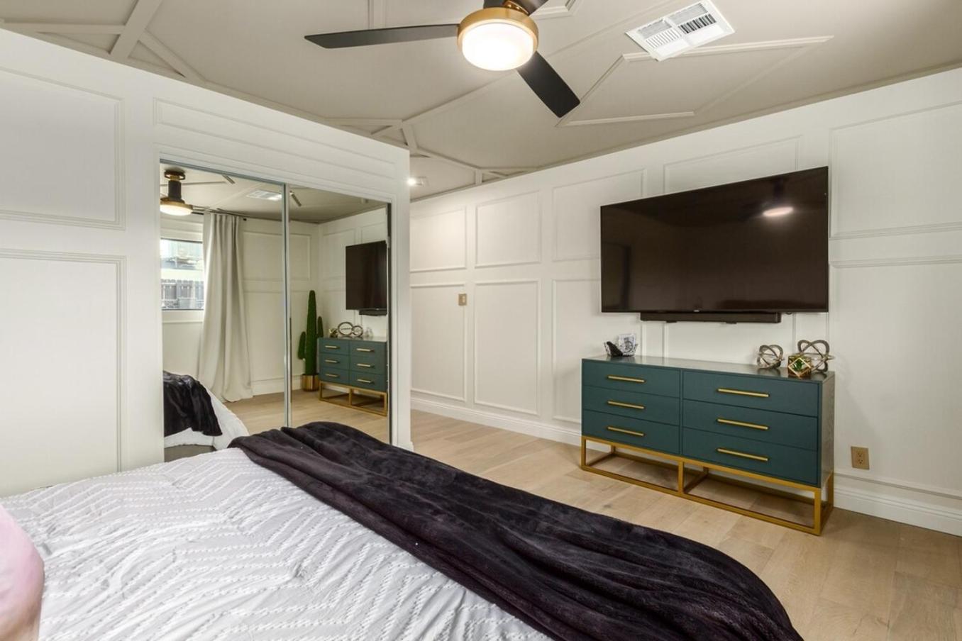 Sophisticated Luxury W Heated Pool, Ev Charger Holiday home *