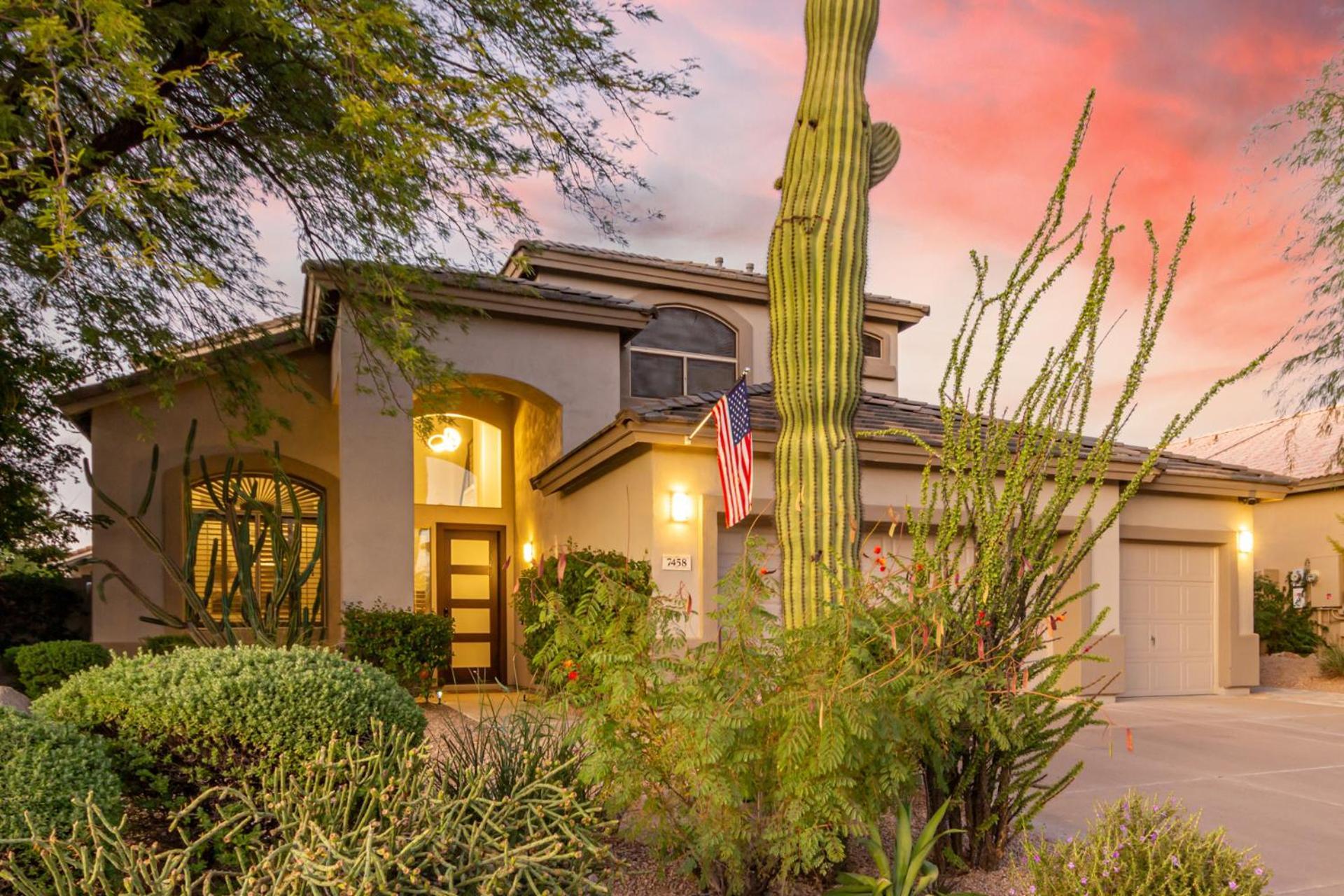 Luxury Homestyle Getaway Wpool, Gym, & Office * Scottsdale