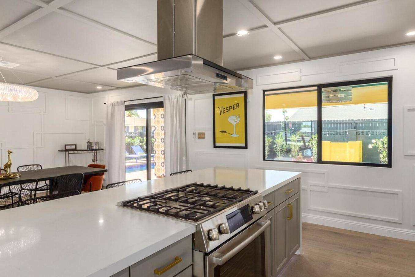 Sophisticated Luxury W Heated Pool, Ev Charger Holiday home