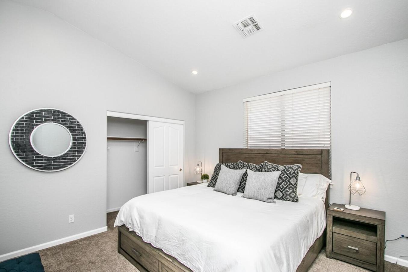 Luxury Homestyle Getaway Wpool, Gym, & Office Holiday home *