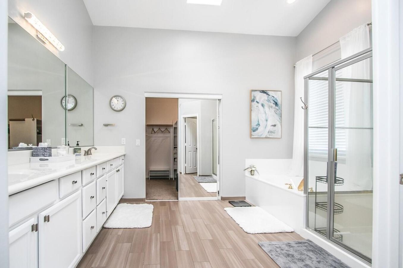 Luxury Homestyle Getaway Wpool, Gym, & Office *
