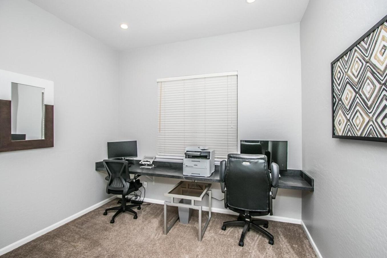 Luxury Homestyle Getaway Wpool, Gym, & Office