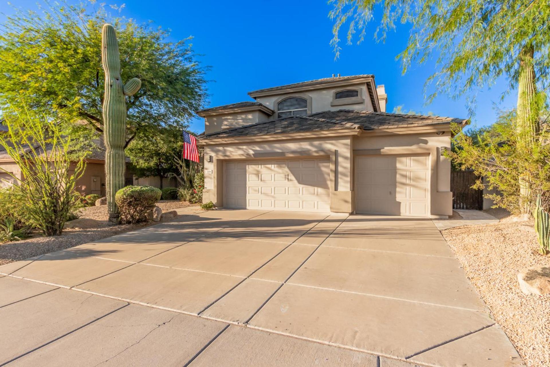 Luxury Homestyle Getaway Wpool, Gym, & Office