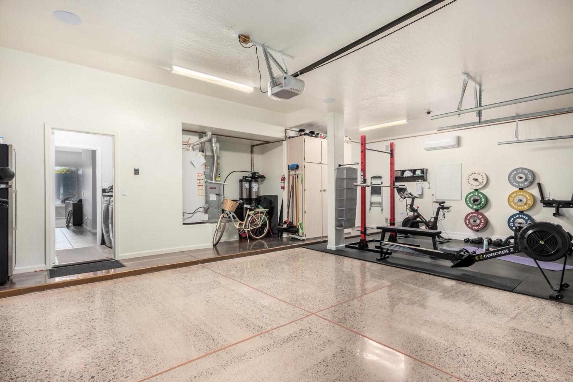 Luxury Homestyle Getaway Wpool, Gym, & Office Scottsdale
