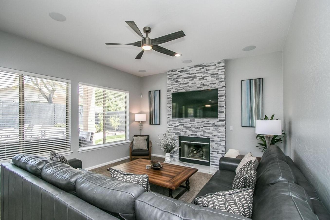 Luxury Homestyle Getaway Wpool, Gym, & Office Holiday home Scottsdale