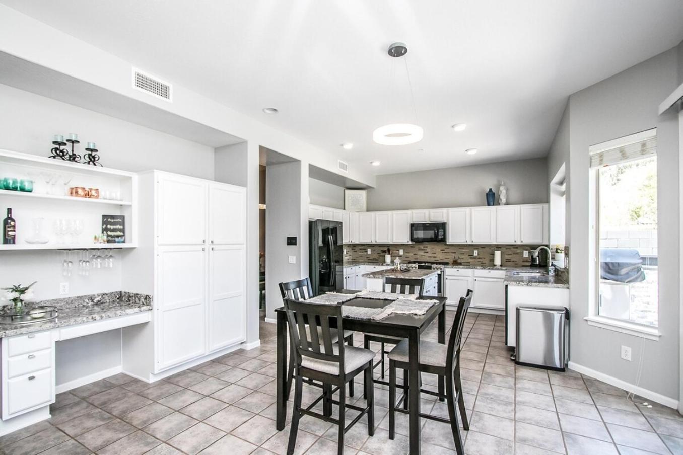 Luxury Homestyle Getaway Wpool, Gym, & Office