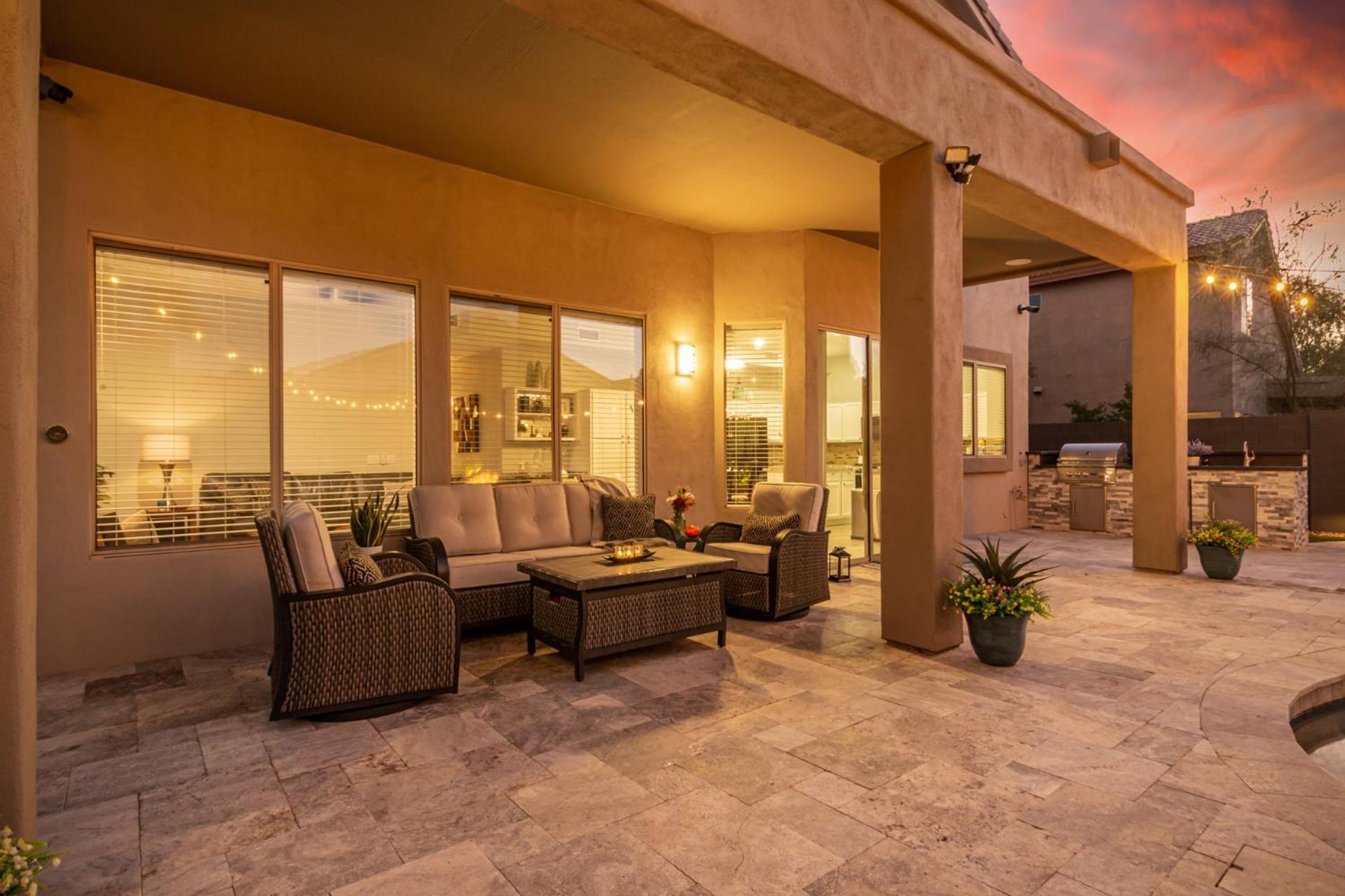 Luxury Homestyle Getaway Wpool, Gym, & Office