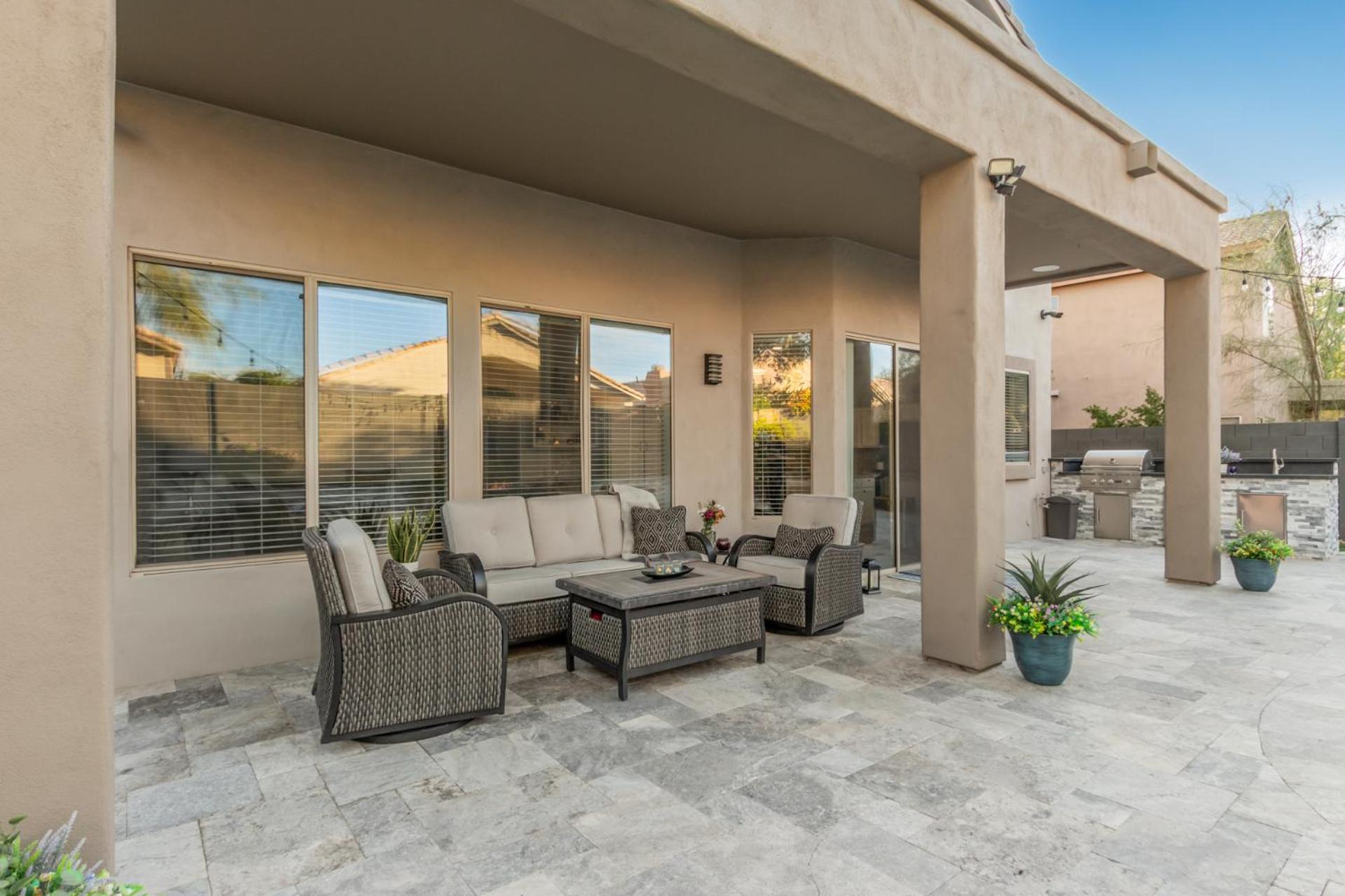 Luxury Homestyle Getaway Wpool, Gym, & Office