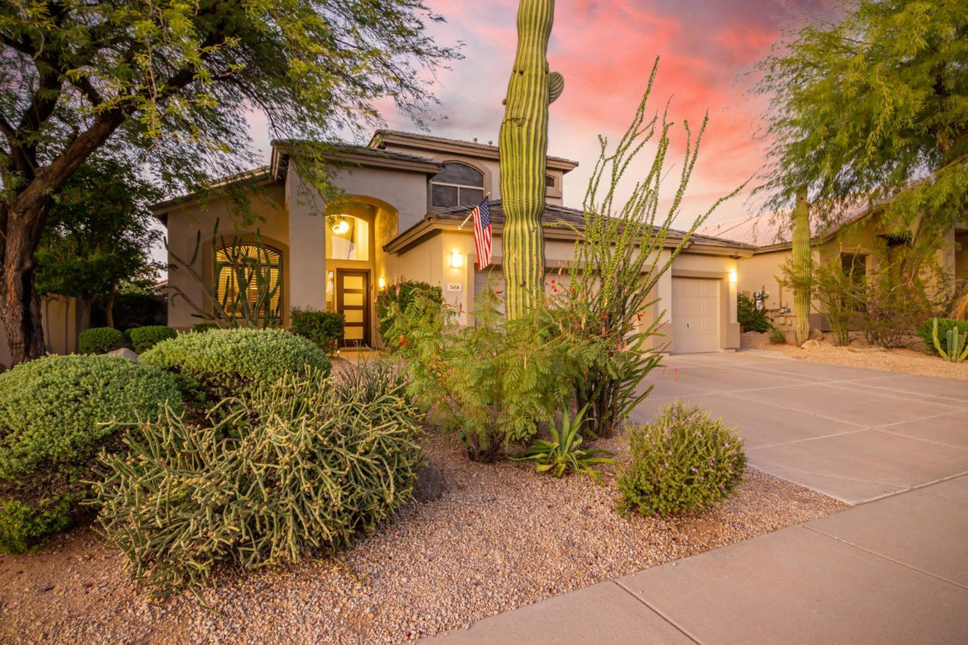 Luxury Homestyle Getaway Wpool, Gym, & Office *