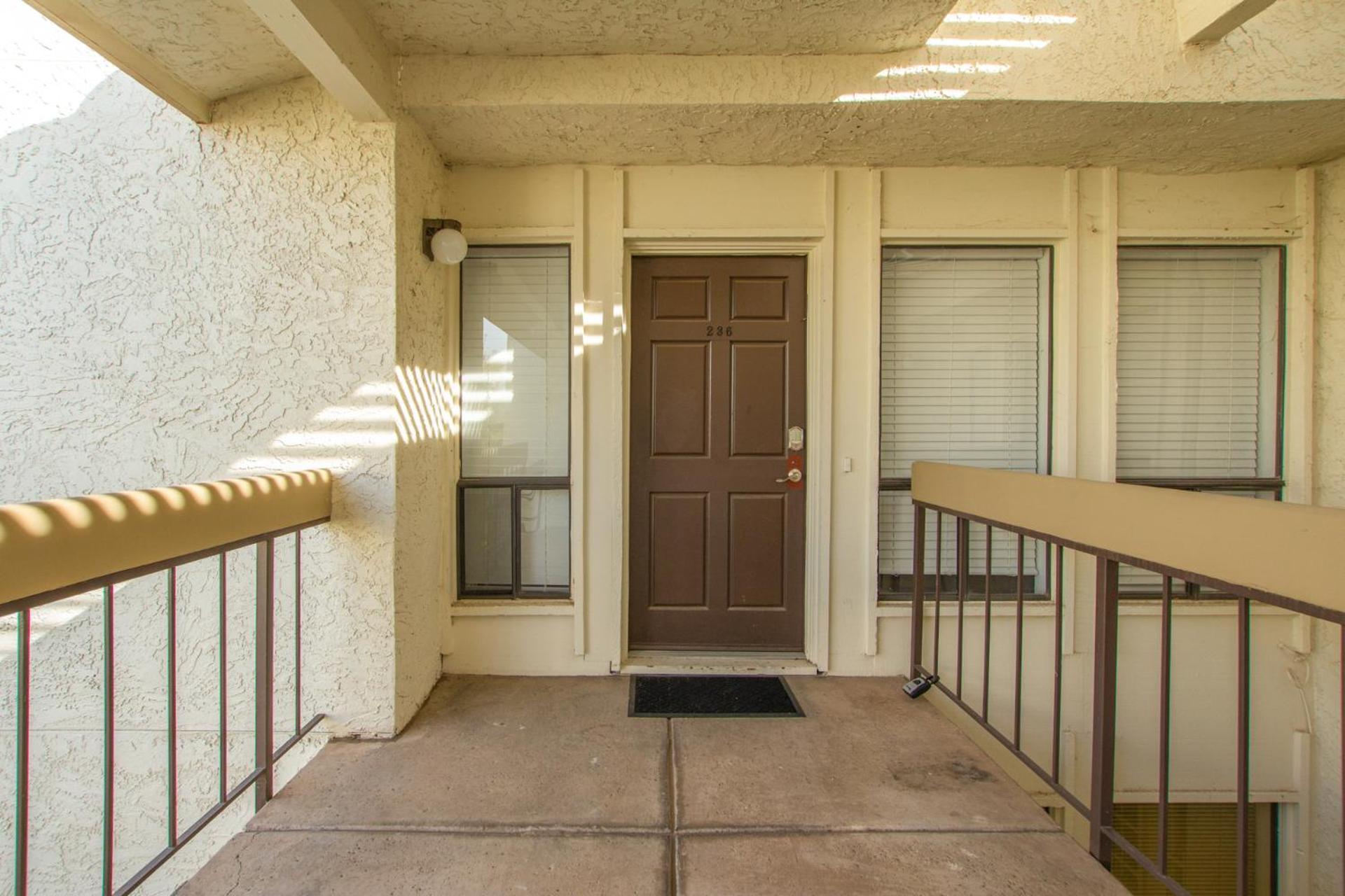Greenbelt Condo-patiopooltennisold Town 5min Apartment