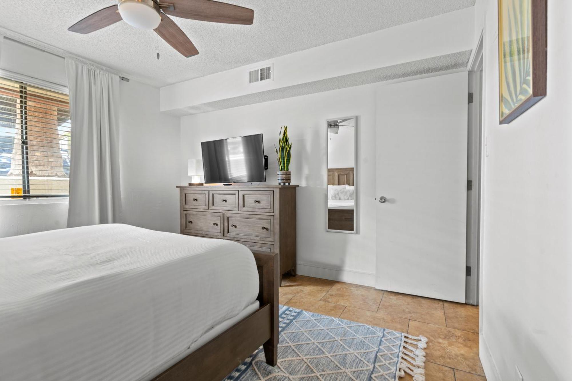 Cozy 2br W Pool Near Old Town *