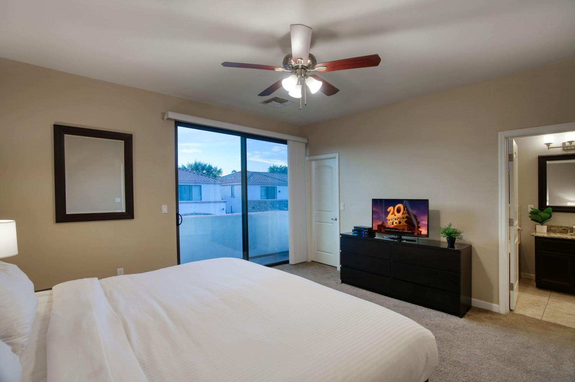 4-br Townhome Near Old Town Scottsdale