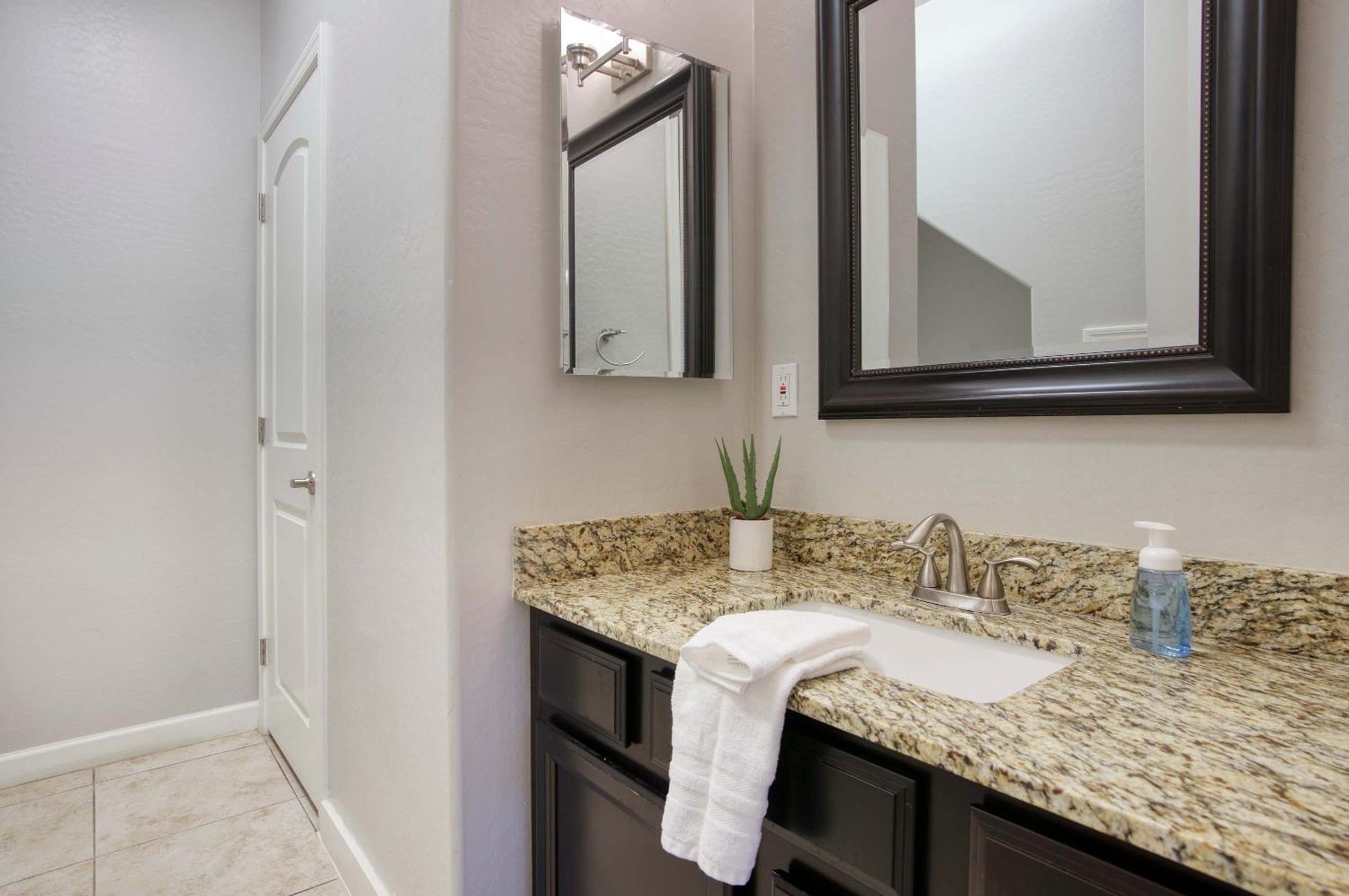 Holiday home 4-br Townhome Near Old Town