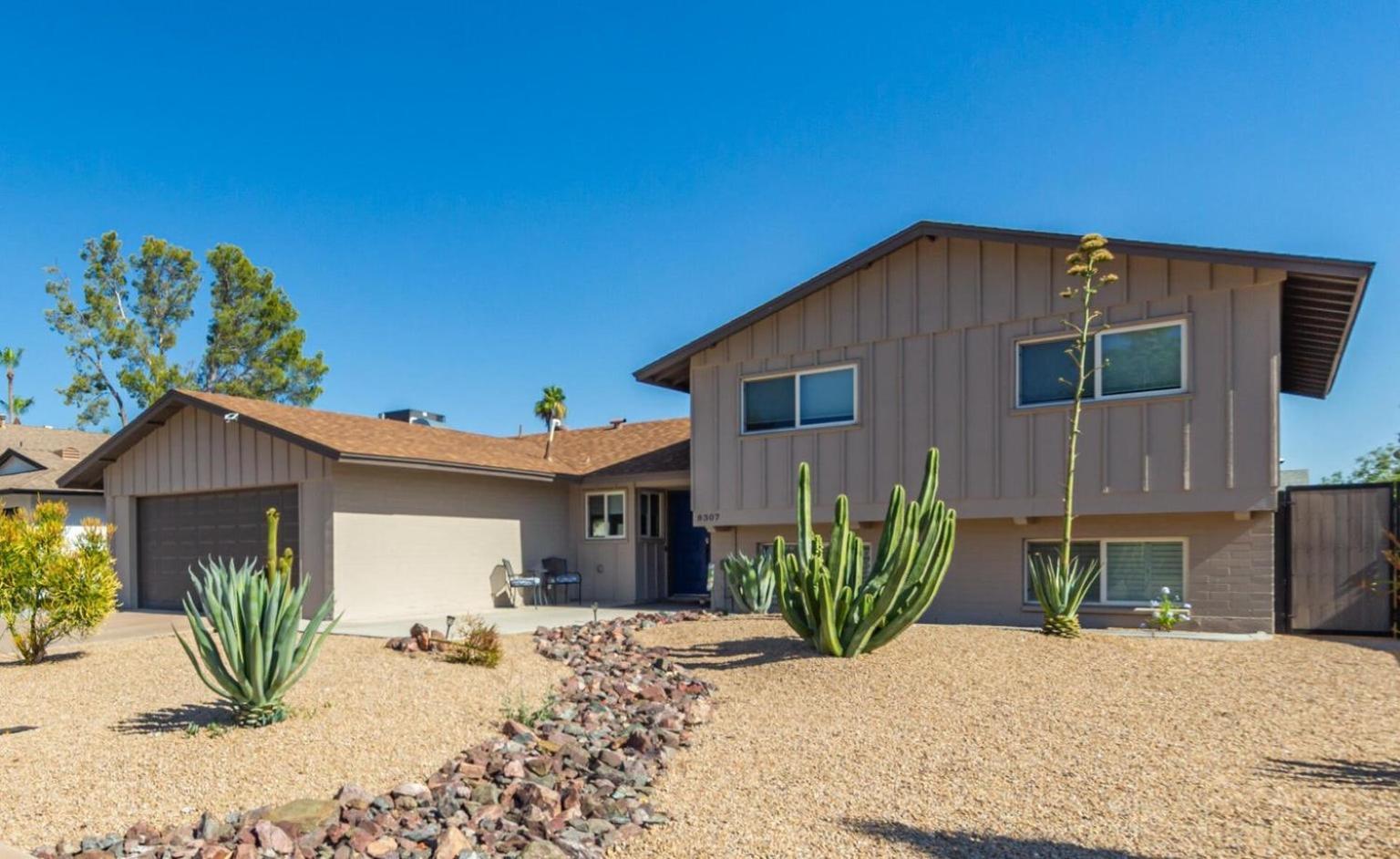 Contemporary Desert Escape Casa Montebello Holiday home Scottsdale