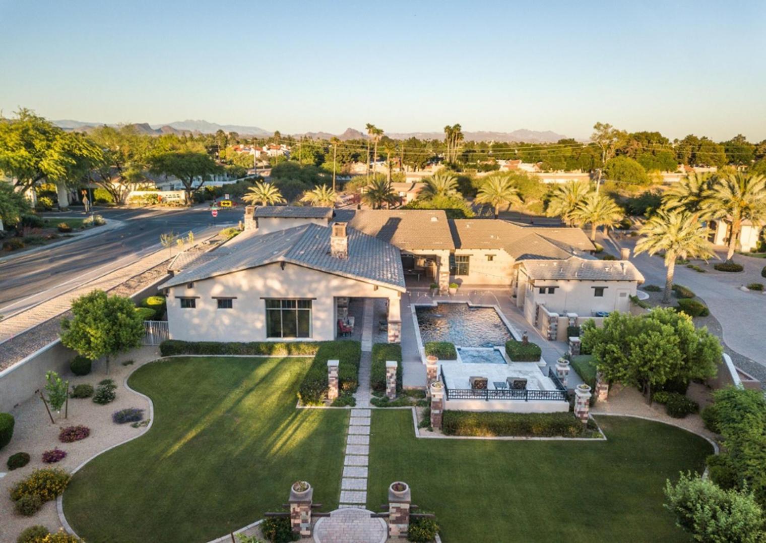 Private Pool & Hot Tub, Retreat - Large Luxury Smart Holiday home
