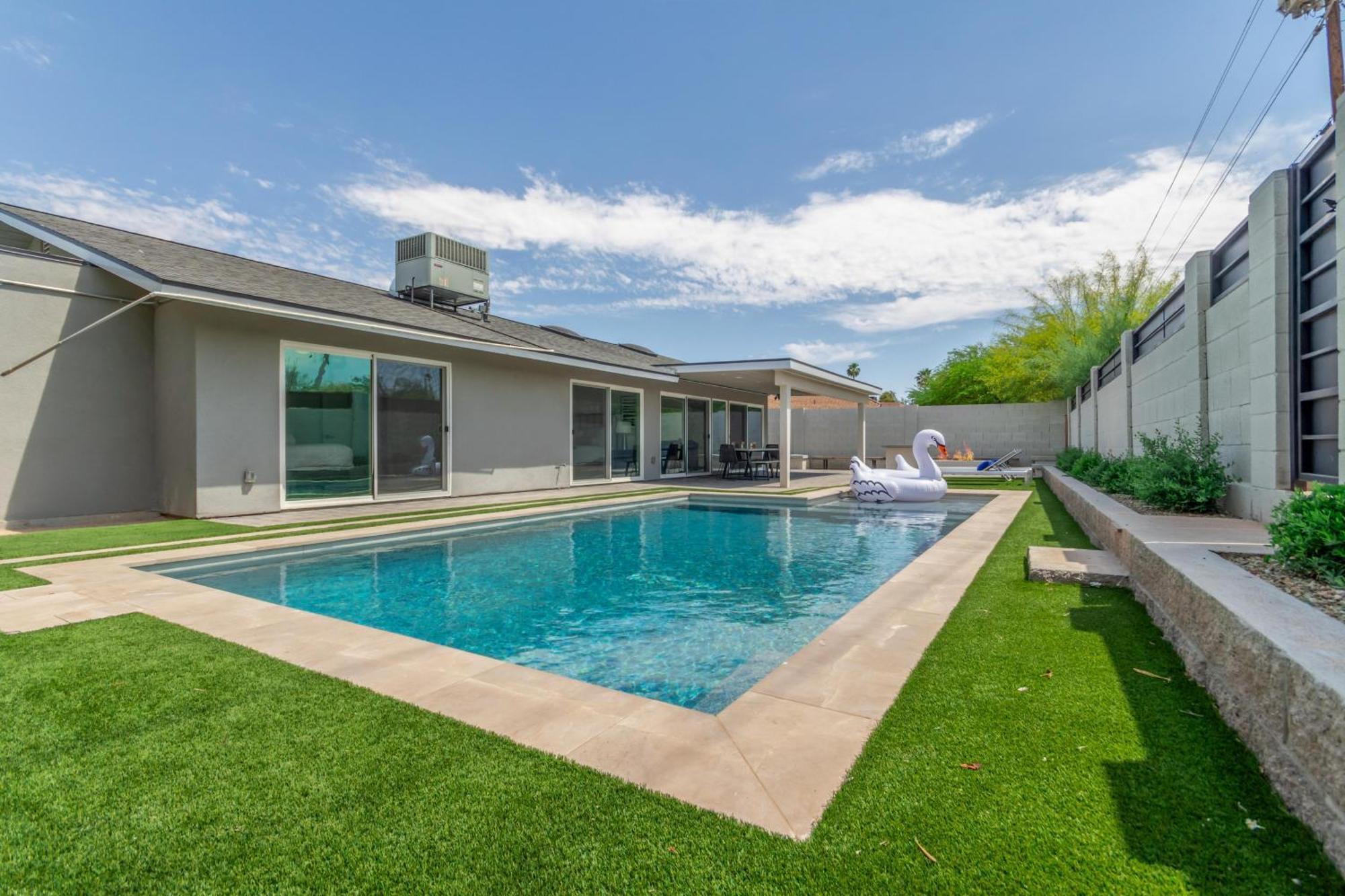 Desert Daze - Pool Heat Available - Fire Pit & Canal Access Holiday home Scottsdale