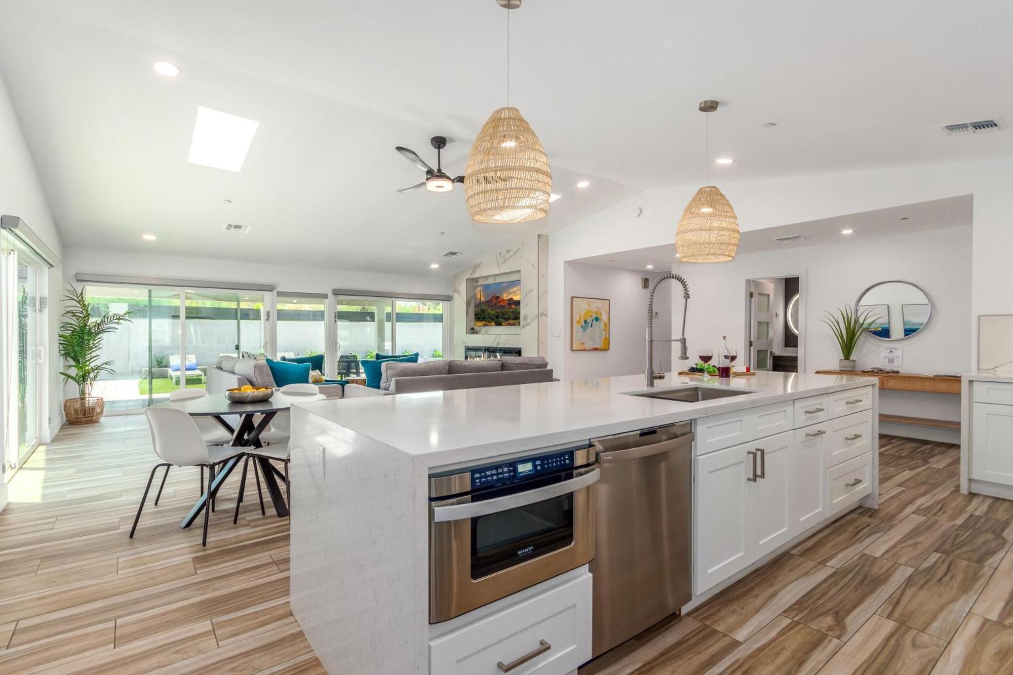Desert Daze - Pool Heat Available - Fire Pit & Canal Access Scottsdale