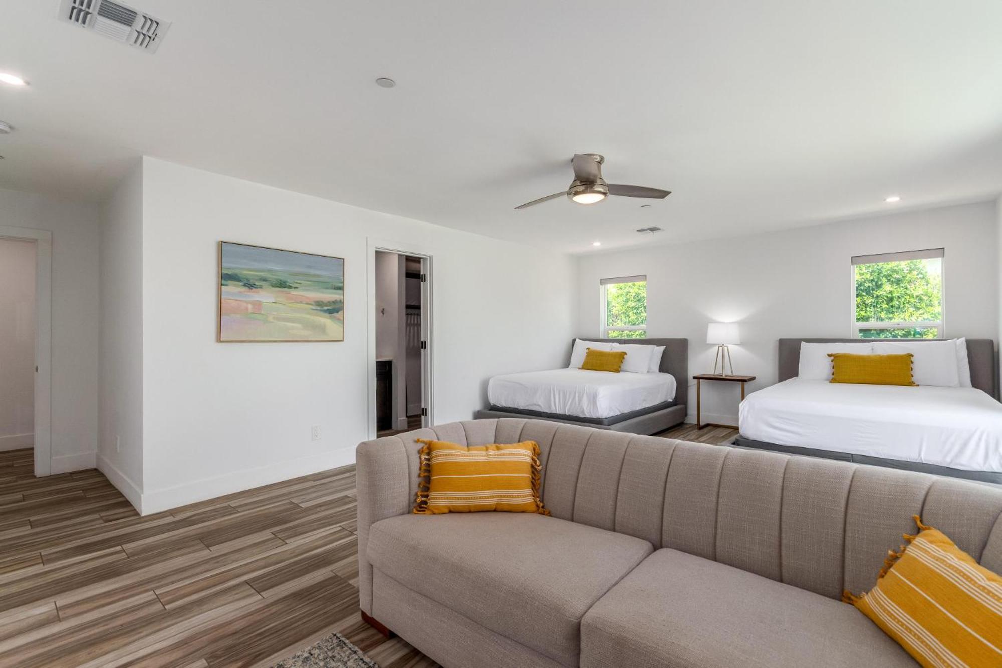 Holiday home Desert Daze - Pool Heat Available - Fire Pit & Canal Access *