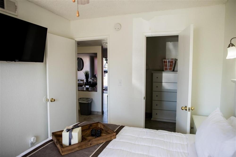 Apartment 137 Fully Furnished, Amenities Galore Scottsdale