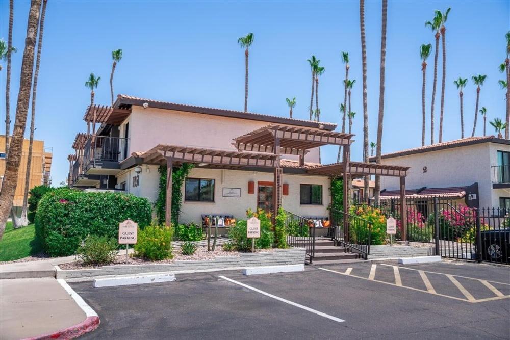 137 Fully Furnished, Amenities Galore Apartment