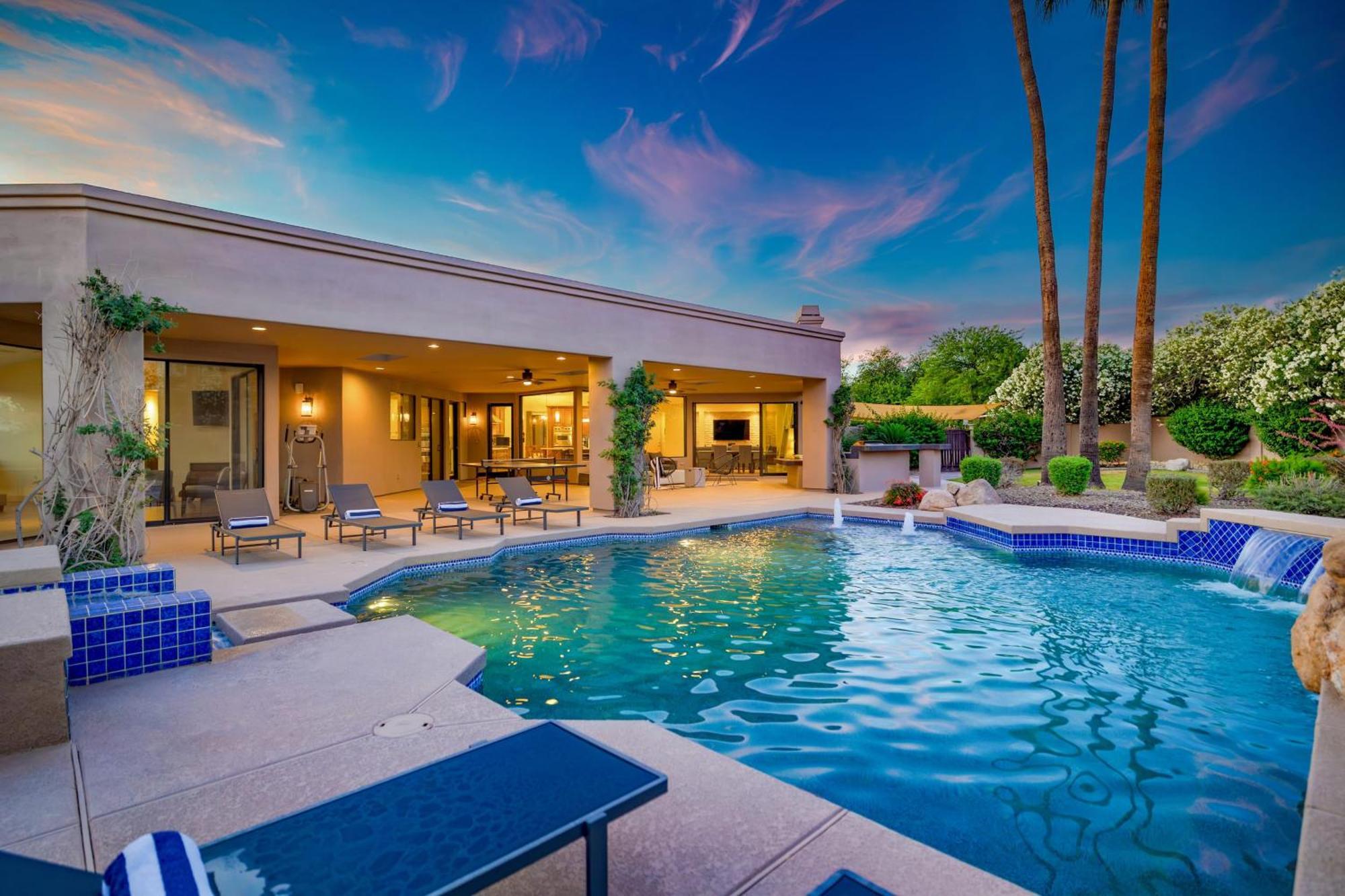 Holiday home Desert Splash By Avantstay Pool Hot Tub Firepit