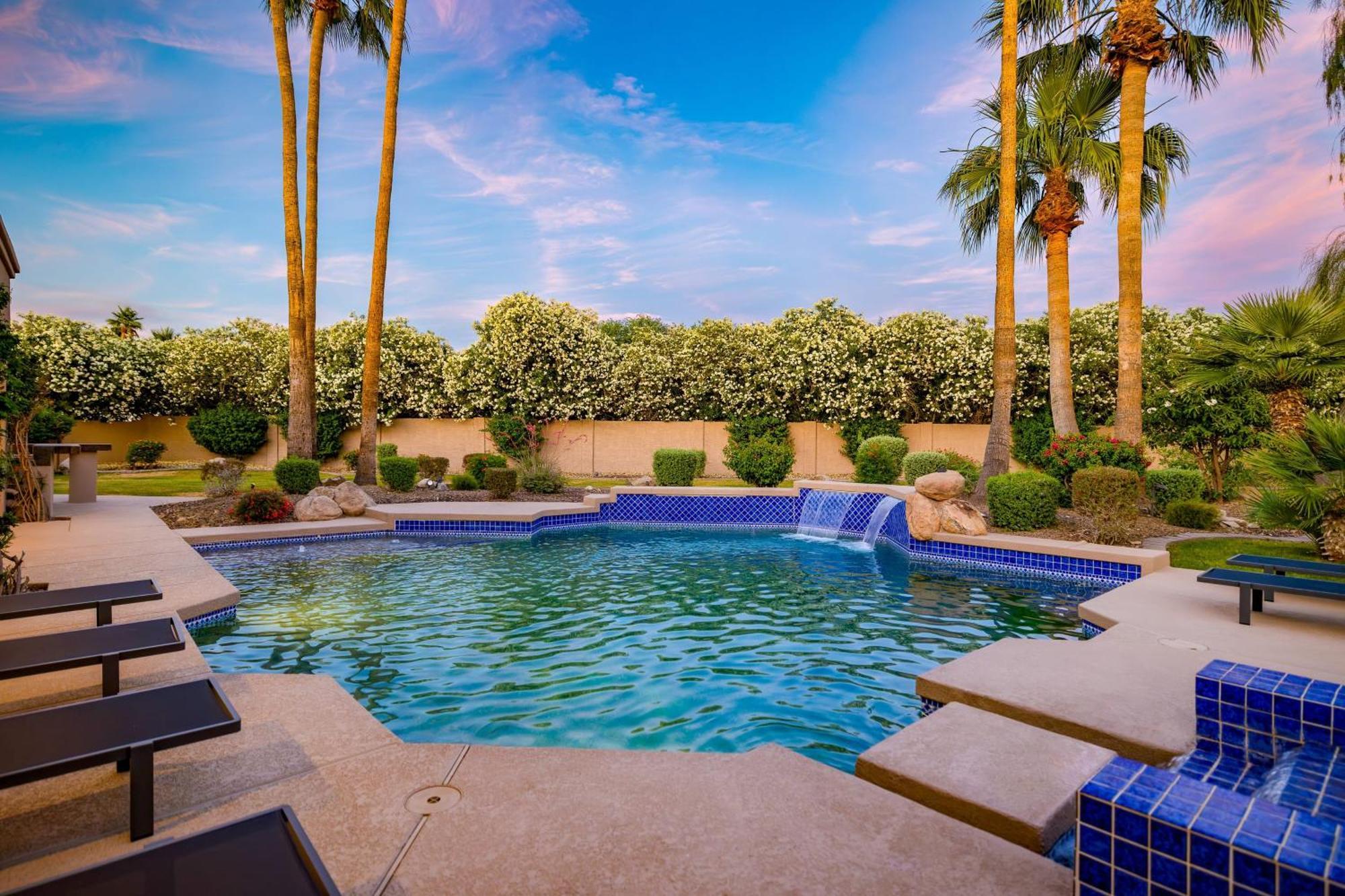 Desert Splash By Avantstay Pool Hot Tub Firepit