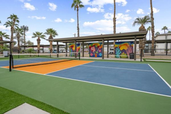 Luxe 1b1b With Pool Access And Free Parking Apartment