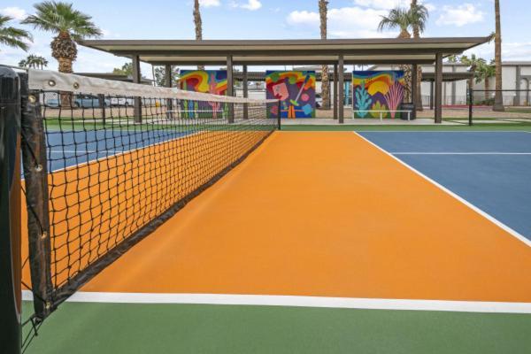 Luxe 1b1b With Pool Access And Free Parking