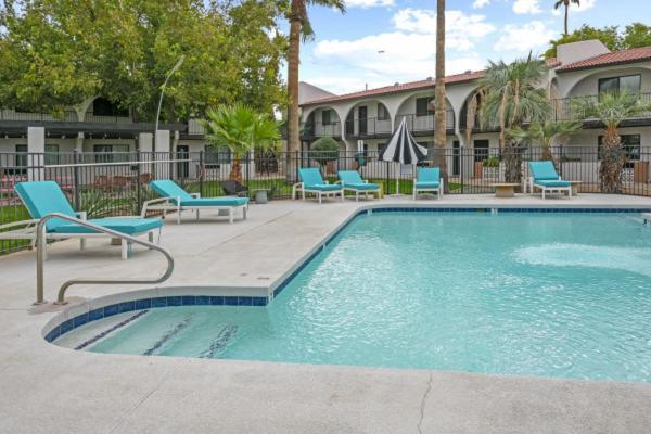 Luxe 1b1b With Pool Access And Free Parking Scottsdale