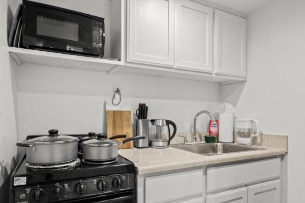 Apartment Luxe 1b1b With Pool Access And Free Parking