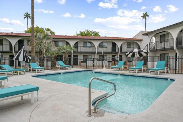 Apartment Modern Escape - King Bed, Pool, Parking *