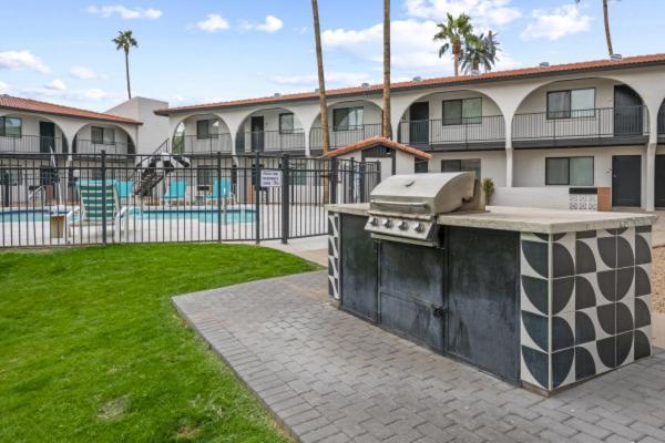 Apartment Modern Escape - King Bed, Pool, Parking
