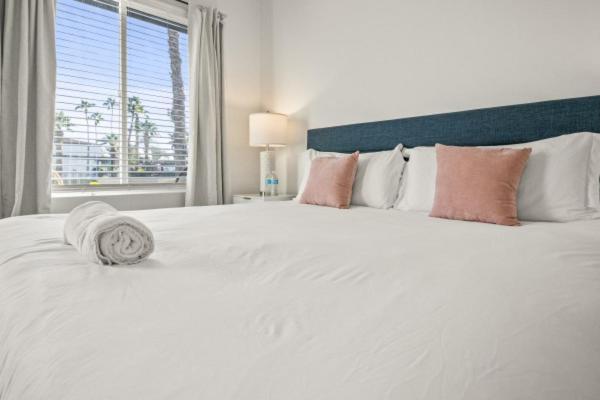 Apartment Modern Escape - King Bed, Pool, Parking