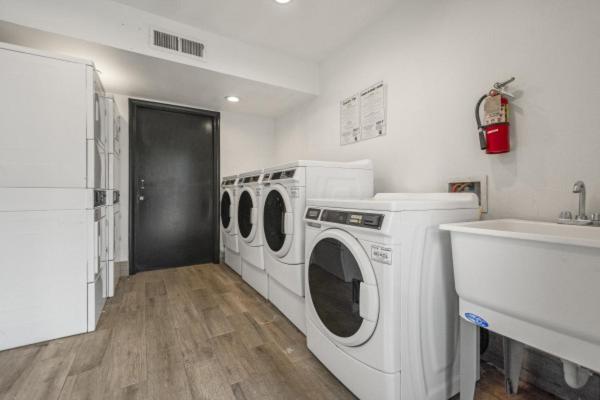 Modern Escape - King Bed, Pool, Parking Apartment Scottsdale