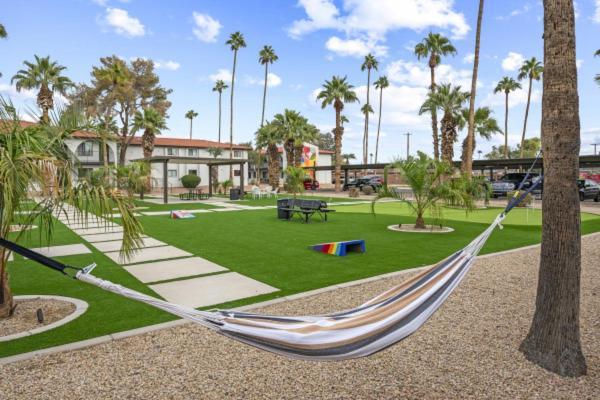 Modern Escape - King Bed, Pool, Parking * Scottsdale