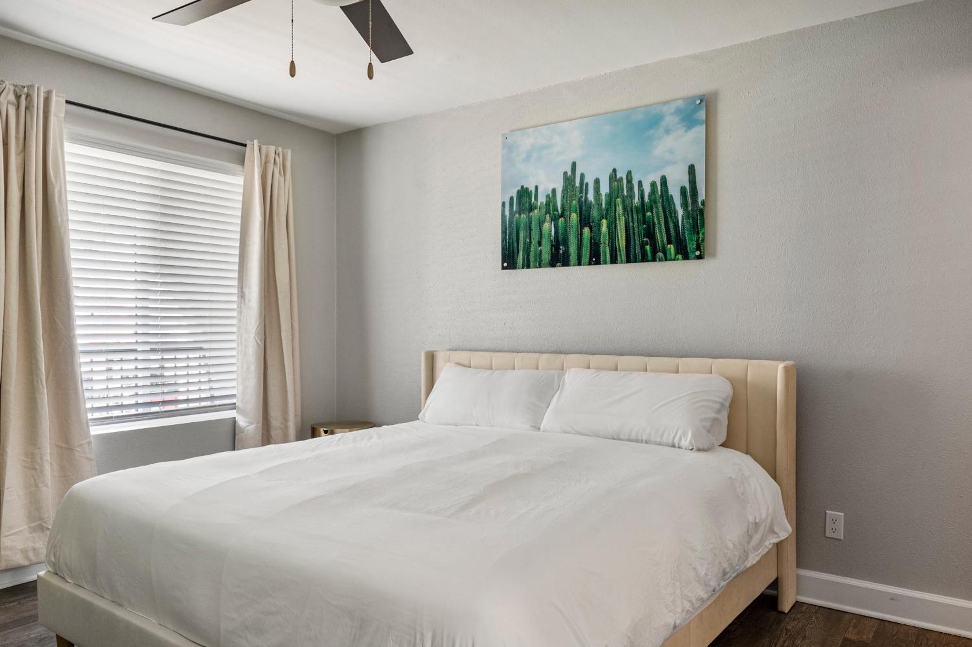 Stylish Getaway With Pool Access Apartment *