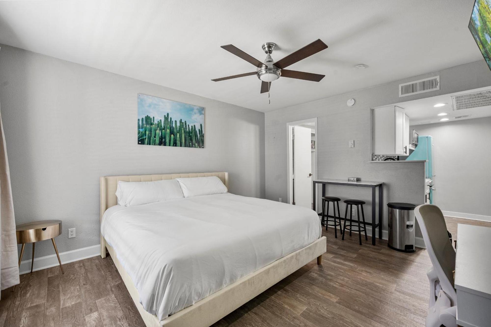 Stylish Getaway With Pool Access Apartment Scottsdale